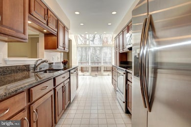 10922 Brewer House Rd, Rockville, MD 20852 - photo 6