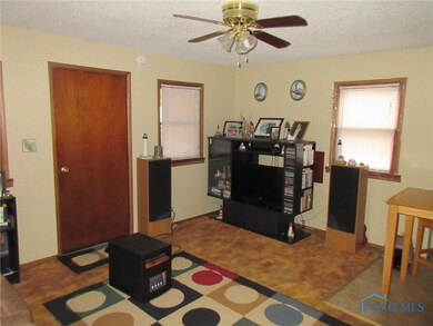 Livingroom and dining area