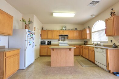 828 W Sunland Ave
