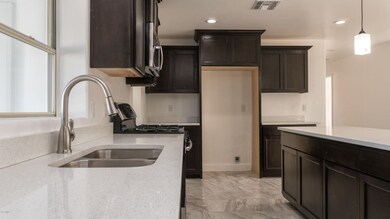 3008 W Wethersfield Rd-22