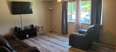 1107 SW G St, Grants Pass, OR 97526 - photo 3