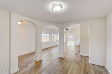 8-web-or-mls-W Pecan Rd-008