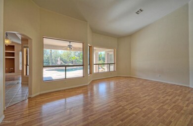 4809 E Red Range Way Cave-large-003-4-Li