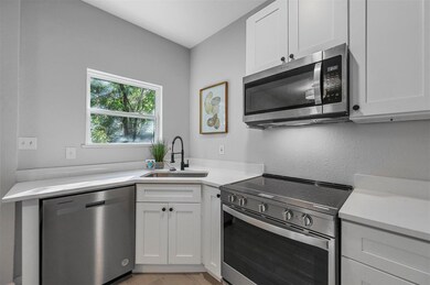 506 Davis St, Gainesville, TX 76240 - photo 3