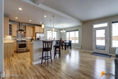Kitchen & Dining