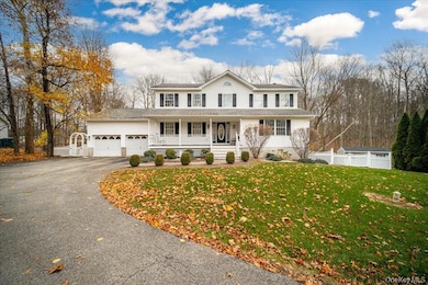 51 Mina Dr, Wappingers Falls, NY 12590 - photo 2