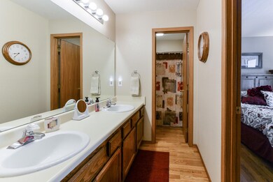 04 Master Vanity to Bath