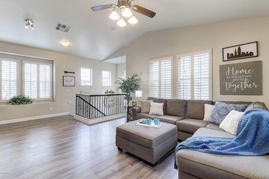 Large Great Room w Laminate Flooring