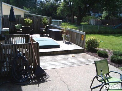 2644 N Fillmore St, Davenport, IA 52804 - photo 4