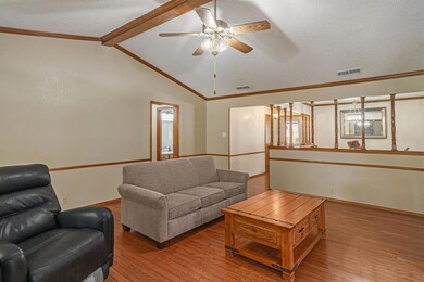 1104 Hemphill Ct, Cleburne, TX 76033 - photo 4