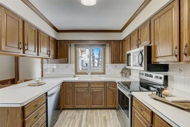 302 Simon Crestway, Waunakee, WI 53597 - photo 7