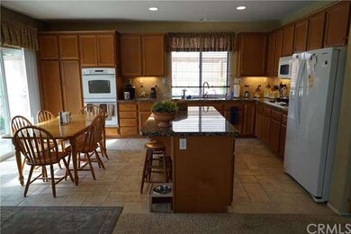 Nice sized eat in kitchen with spacious island