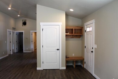 234 SW High St, Grants Pass, OR 97526 - photo 5