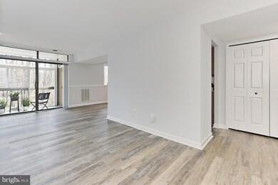 1631 Parkcrest Cir unit 201, Reston, VA 20190 - photo 4