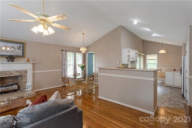 104 Serenity Cir, Hendersonville, NC 28792 - photo 4