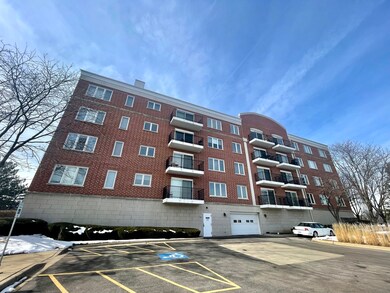 351 Town Place Cir unit 307, Buffalo Grove, IL 60089 - photo 2