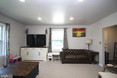 637 E Race St, Pottstown, PA 19464 - photo 7