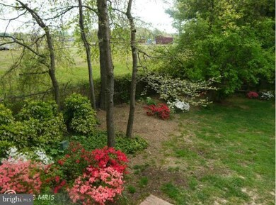 2884 Crossbow Ct, Vienna, VA 22181 - photo 3
