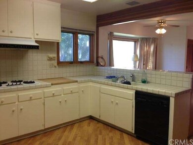 Large Ktchen, Plenty of Strorage. Open to the Family Room.