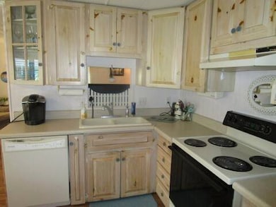 kitchen dw, sink, range