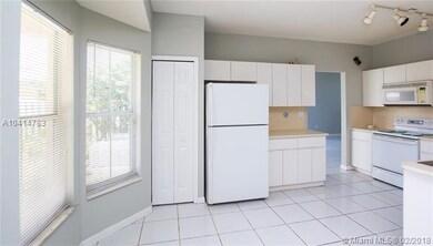 13802 N Garden Cove Cir, Davie, FL 33325 - photo 7