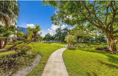 Hillcrest East No.23 unit 405, Hollywood, FL 33021 - photo 3