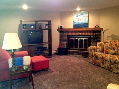 611 Shirley Ln, Dunmore, PA 18512 - photo 4