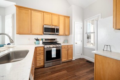 7-web-or-mls-827 Shackleton Rd (18 of 15