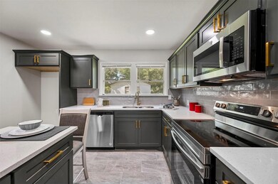 212 Charlene Dr, Hurst, TX 76053 - photo 5