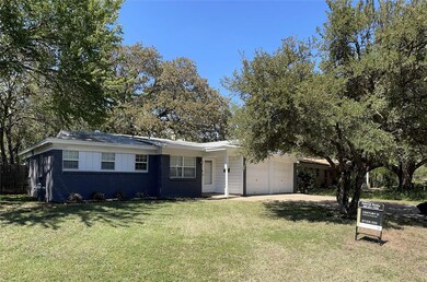 917 Jerry Ln, Bedford, TX 76022 - photo 2
