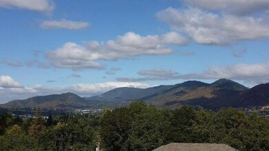 2306 Robertson Crest, Grants Pass, OR 97527 - photo 2