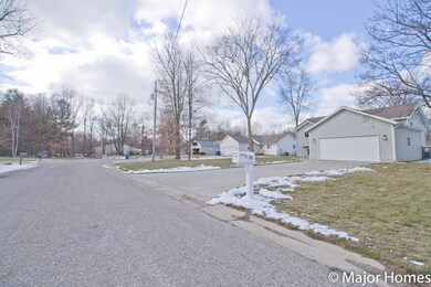 Cul-De-Sac View of Front