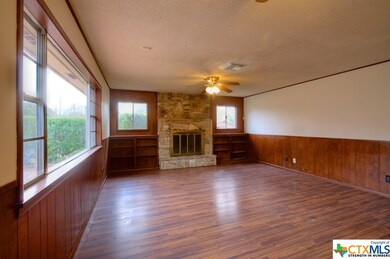 1234 Common St, New Braunfels, TX 78130 - photo 3