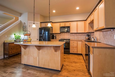 927 NW 17th St, Redmond, OR 97756 - photo 7