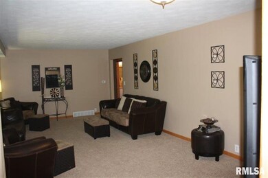 1524 Fairlane Dr, Bettendorf, IA 52722 - photo 6