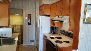 1582 Westwood Dr, Bethlehem, PA 18018 - photo 4