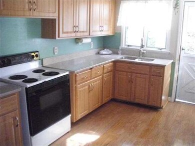 54 Uncatena Ave, Worcester, MA 01606 - photo 3