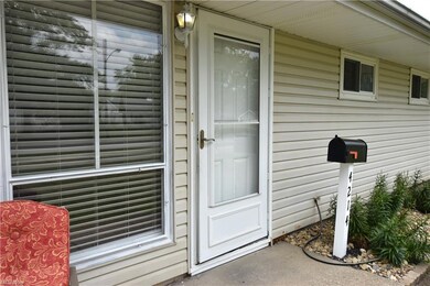 4214 Meadow Ln, Lorain, OH 44055 - photo 3