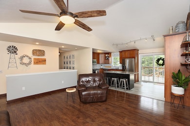 735 Poplar Ct, Marshfield, MO 65706 - photo 5