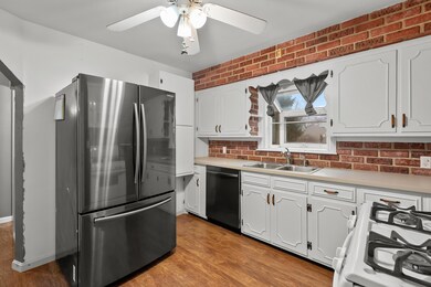 1413 Sunnyside Dr, Kalamazoo, MI 49048 - photo 7