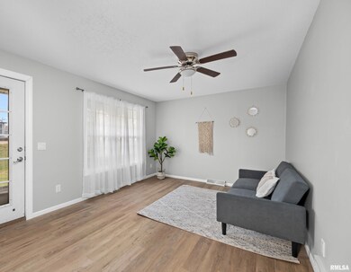 2305 W 49th St, Davenport, IA 52806 - photo 3