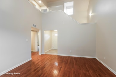 005-photo-living-room-14946231