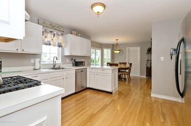 05_10hunterCt_177_Kitchen_HiRes