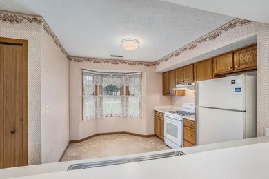 552 Maple Ln, Nappanee, IN 46550 - photo 5