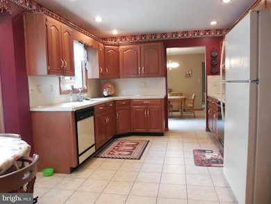 2472 Mccleary Dr, Chambersburg, PA 17201 - photo 2