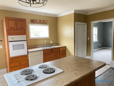 808 E Maple St, Bryan, OH 43506 - photo 4