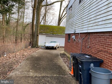 9313 Rolling View Dr, Lanham, MD 20706 - photo 4