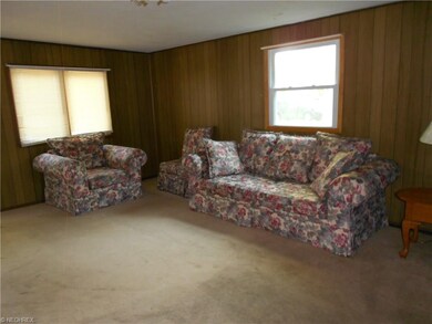 4905 Elmwood Dr, Sheffield Lake, OH 44054 - photo 4