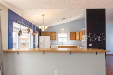 Kitchen and Breakfast Bar