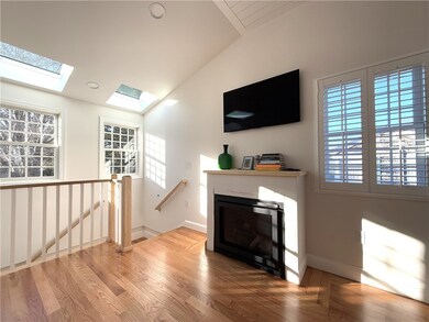 4 Cliff Ave unit 2, Newport, RI 02840 - photo 3